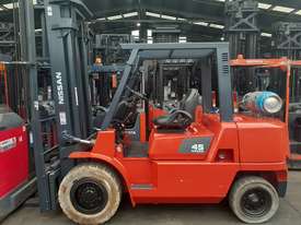 Nissan Forklift 4.5 Ton 4000mm lift 2004 model Non marking tyres Side shift - picture0' - Click to enlarge