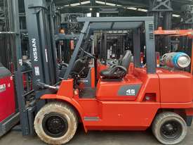 Nissan Forklift 4.5 Ton 4000mm lift 2004 model Non marking tyres Side shift - picture1' - Click to enlarge