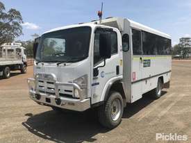 2010 Isuzu NPS300 - picture2' - Click to enlarge