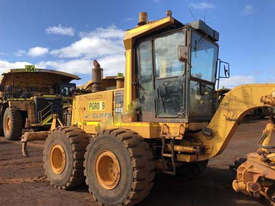 2014 Komatsu GD825A-2 Grader - picture2' - Click to enlarge