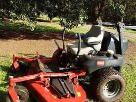 Low hours zero turn mower - picture0' - Click to enlarge