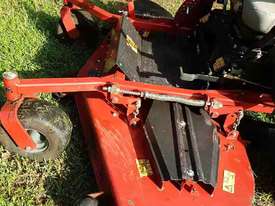 Low hours zero turn mower - picture0' - Click to enlarge