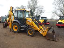 JCB 3CX Backhoe Loader - with Front and Rear Hyd Quick Hitch - picture2' - Click to enlarge