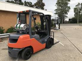Toyota 32-8FG25 Forklift - picture2' - Click to enlarge