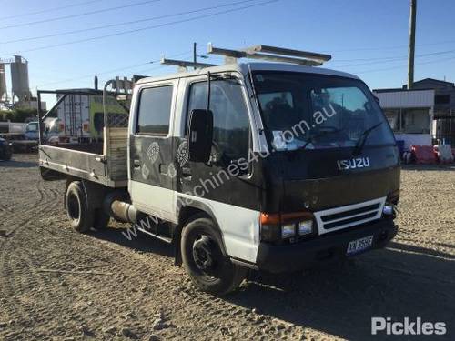 1998 Isuzu NPR300 Crew