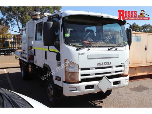 Isuzu 2014 NP300 Crew Cab Service Truck