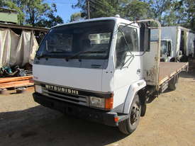 1993 FH Mitsubishi Wrecking Stock #1780 - picture0' - Click to enlarge
