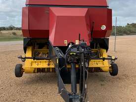 New Holland BB940 Baler - picture1' - Click to enlarge