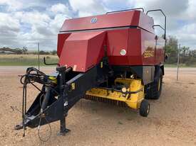New Holland BB940 Baler - picture2' - Click to enlarge