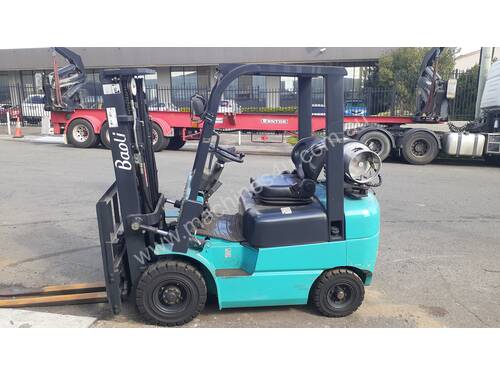 Forklift Container Entry 2.5 Ton  2011 Model Engine built Mitsubishi