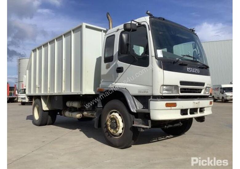 caption 2005 Isuzu FVR950 LWB