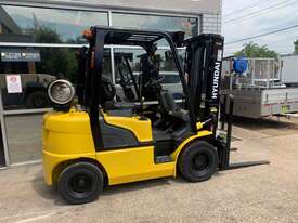 2.5 Tonne Hyundai Container Mast Forklift For Sale! - picture1' - Click to enlarge