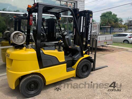 2.5 Tonne Hyundai Container Mast Forklift For Sale!