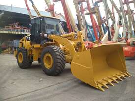 CATERPILLAR 950 H LOW HOURS NEW PAINT AND TYRES 8734 HOURS T/T  - picture2' - Click to enlarge