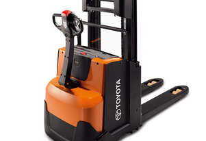 Toyota   SWE200D Walkie Stacker