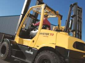 7T Counterbalance Forklift - picture0' - Click to enlarge