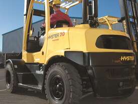 7T Counterbalance Forklift - picture1' - Click to enlarge