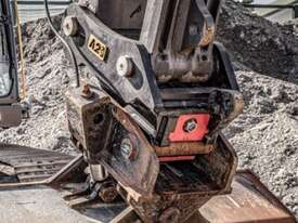 Quick Hitch - Excavator - picture0' - Click to enlarge