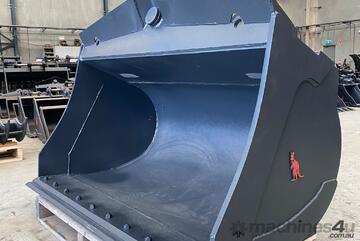 Roo Attachments 8 Ton Tilt mud Bucket