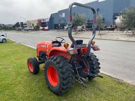 Tractor Kubota L3800 38HP 4x4 Hydrostatic - picture2' - Click to enlarge