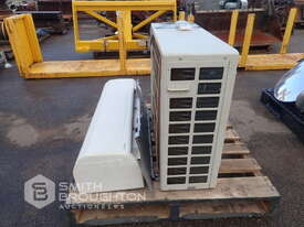 DAIKIN INVERTER AIR CONDITIONER & REMOTE - picture0' - Click to enlarge