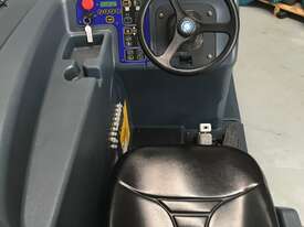 Second Hand Nilfisk CS7000LPG Industrial Combination Sweeper Scrubber - picture2' - Click to enlarge