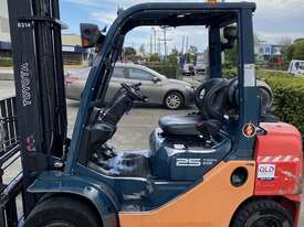 2010 Toyota 32-8FG25 Forklift - picture0' - Click to enlarge