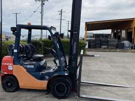 2010 Toyota 32-8FG25 Forklift - picture1' - Click to enlarge