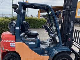 2010 Toyota 32-8FG25 Forklift - picture2' - Click to enlarge