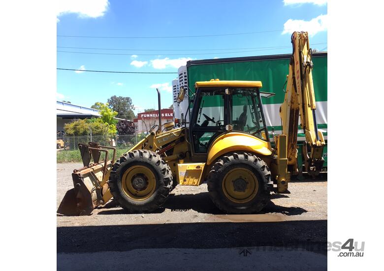 Used 2005 New Holland LB115B4PS Backhoe in , Listed on Machines4u