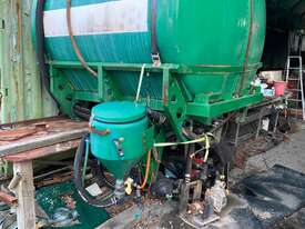 spray boom tank and pumps - picture0' - Click to enlarge