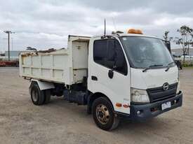 Hino 300 - picture0' - Click to enlarge