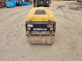 Cat CB-114 vibrating Roller - picture0' - Click to enlarge