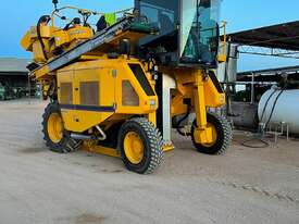 LEDA P-16 Self Propelled Grape Harvester - picture0' - Click to enlarge