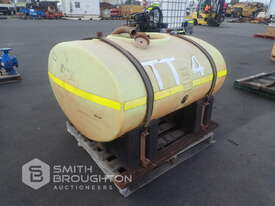 TEAM POLY 800 LITRE WATER TANK ON MOUNTS - picture0' - Click to enlarge