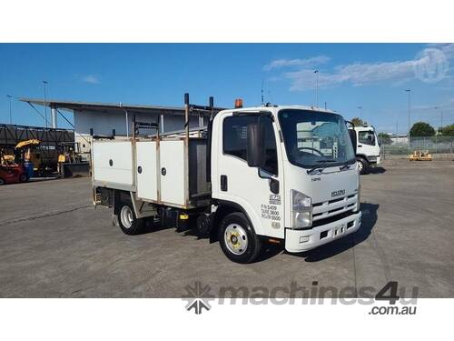 Isuzu NPR275