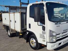 Isuzu NPR275 - picture0' - Click to enlarge