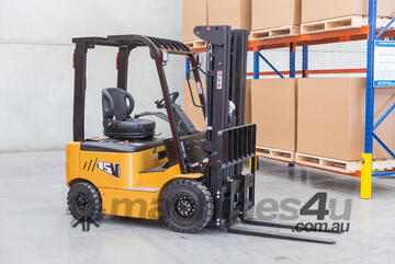4-Wheel Counterbalance Forklift: Lithium Ion battery, Triple Stage Container Mast