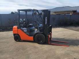Forklift Toyota 2.5T Container Mast  - picture0' - Click to enlarge