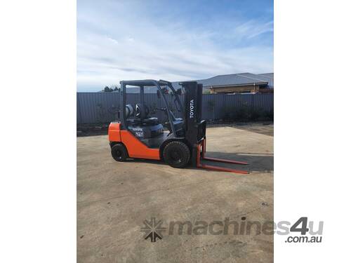 Forklift Toyota 2.5T Container Mast 