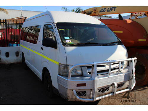 2006 TOYOTA COMMUTER 200 SERIES MINI BUS