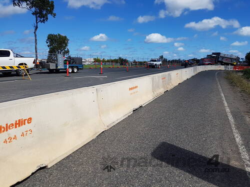 6mtr Concrete Road Barriers - JJ Hook - Ex Hire