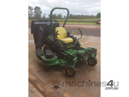 John Deere Z915B Zero Turn Lawn Equipment