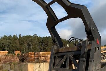 Roo Attachments Wheel loader Log grapple