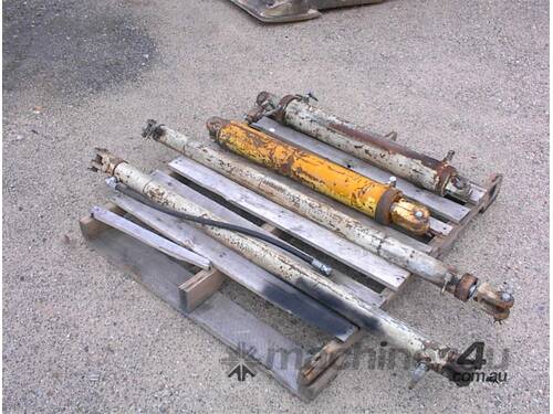 Hydraulic rams/cylinders