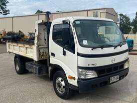 Hino Dutro - picture0' - Click to enlarge