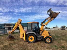 JCB 3CX Backhoe Loader - picture0' - Click to enlarge