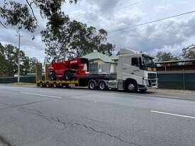 Ex Fleet Vehicle | Prime Mover with Low bed Tri Axle Drop Deck Widening to 3.5m Trailer - picture1' - Click to enlarge