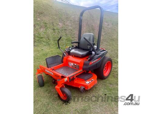 Kubota Z122E Zero Turn Mower