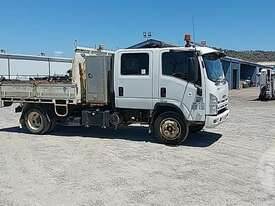 Isuzu NQR450 - picture0' - Click to enlarge